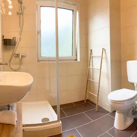 - Mit Smart Tv Und Parkplaetzen - Fuer Singles, Paare, Familien Und Gruppen Appartement *