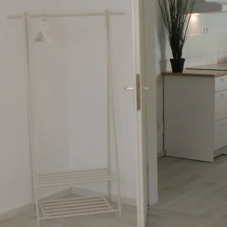 아파트 - Mit Smart Tv Und Parkplaetzen - Fuer Singles, Paare, Familien Und Gruppen *