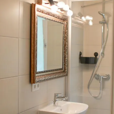 - Mit Smart Tv Und Parkplaetzen - Fuer Singles, Paare, Familien Und Gruppen Appartement Kassel