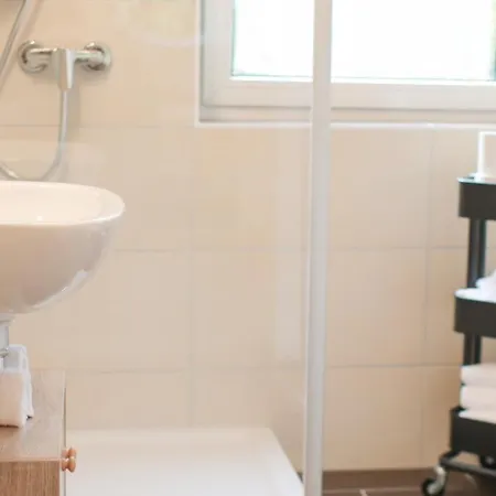 - Mit Smart Tv Und Parkplaetzen - Fuer Singles, Paare, Familien Und Gruppen Appartement *