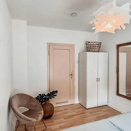 - Mit Smart Tv Und Parkplaetzen - Fuer Singles, Paare, Familien Und Gruppen Apartmán Kassel