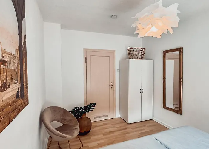 - Mit Smart Tv Und Parkplaetzen - Fuer Singles, Paare, Familien Und Gruppen דירה קאסל